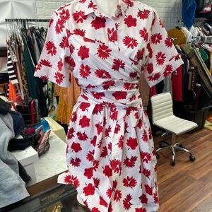 Free assembly red floral button